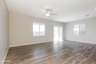 003-photo-living-room-13348842