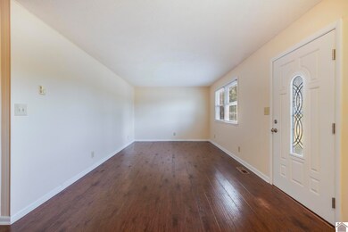 605 W Gum St unit 605 W Gum St, Marion, KY 42064 - photo 6