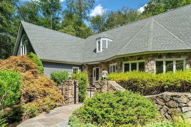 212 Fence Row Dr, Fairfield, CT 06824 - photo 3