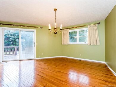 38 Tuckaway Dr, Hendersonville, NC 28792 - photo 6