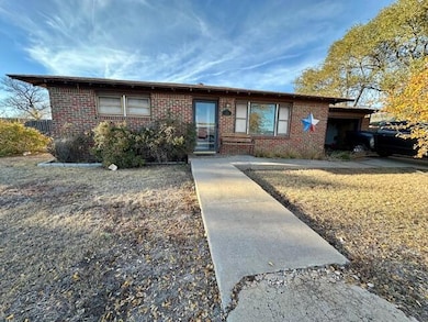 1222 S Ralls Hwy, Floydada, TX 79235 - photo 2