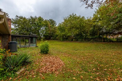 858 Springhill Ln, Frankfort, KY 40601 - photo 2