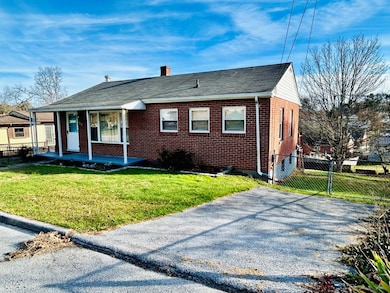 203 Edwards Ave, Princeton, WV 24740 - photo 2