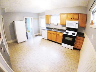 The kitchen appliances are all included...