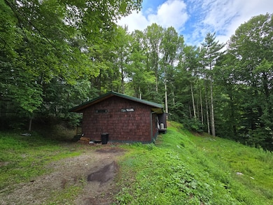 403 Summit St, Sophia, WV 25921 - photo 3