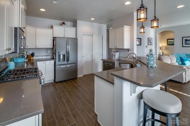 3232 SW Obsidian Ct, Redmond, OR 97756 - photo 5