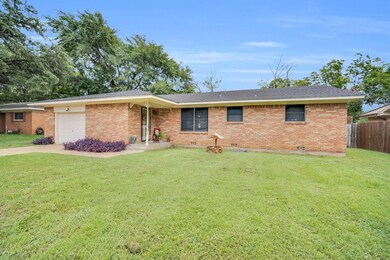 804 N Douglas Ave, Cleburne, TX 76033 - photo 4