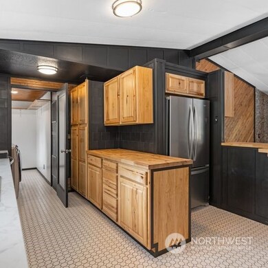 still the kitchen with nice cupboards.