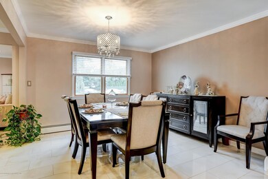 008_Dining Room