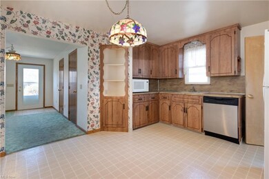 2200 Larchmont Dr, Wickliffe, OH 44092 - photo 7