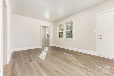 2446 Columbus Cir, Charlotte, NC 28208 - photo 5