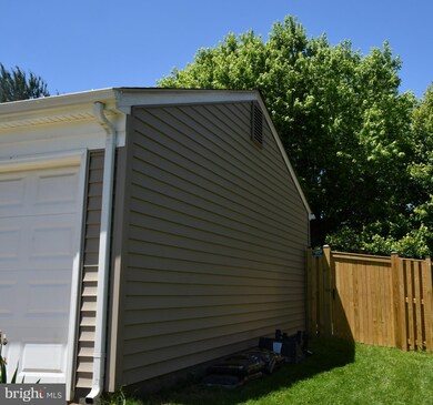 12836 Fantasia Dr, Herndon, VA 20170 - photo 6