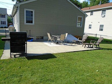 91 Riverview Ave, Pawtucket, RI 02860 - photo 3