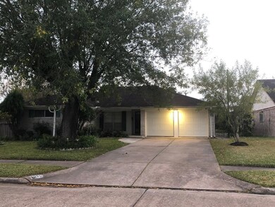 1035 Twin Falls Rd, Houston, TX 77088 - photo 3