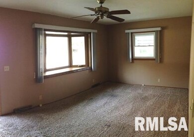 2151 W 34th St, Davenport, IA 52806 - photo 5