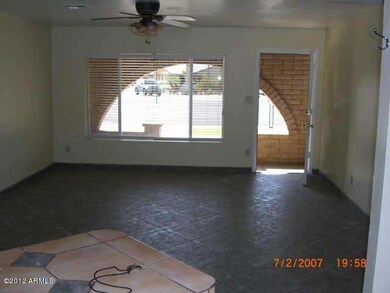 3112 Dahlia Liv Rm toward Front Door
