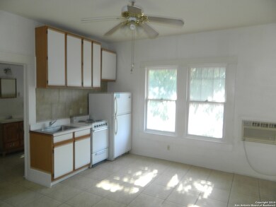 410 E Evergreen St unit D, San Antonio, TX 78212 - photo 5