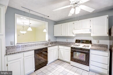 2204 Hunters Run Dr, Reston, VA 20191 - photo 5