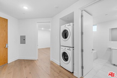 2000 N Beachwood Dr unit 4, Los Angeles, CA 90068 - photo 6