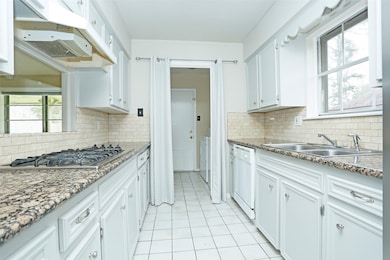 2410 Chanay Ln, Kingwood, TX 77339 - photo 6