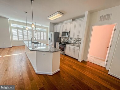 9430 Silver King Ct unit 402, Fairfax, VA 22031 - photo 6