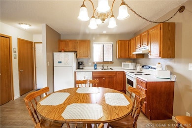 Dining to Kitchen