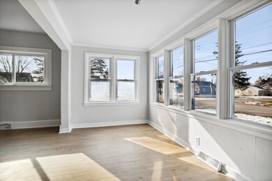 06_411OakStreet_10002_LivingRoom_MRED_20