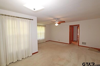 1015 1015 Guinn Dr, Tyler, TX 75701 - photo 5