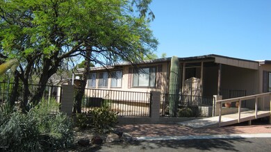 Large side fenced side yard