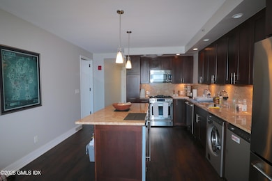 1 Broad 17C Stamford CT 06901 18255