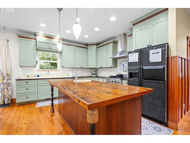 676 NW 9th St, Warrenton, OR 97146 - photo 2