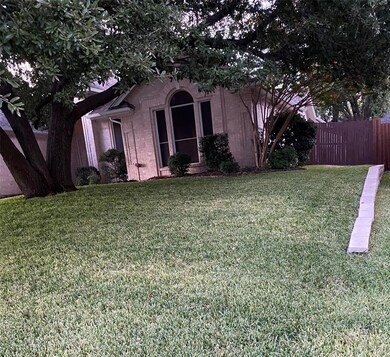 720 Bent Tree Ct, Hurst, TX 76054 - photo 2