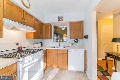 104 Carlton Ct, Harleysville, PA 19438 - photo 2