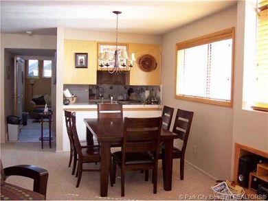 Dining Room. Dining area and breakfast b
