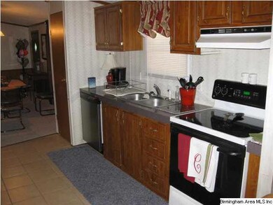 ALL ELECTRIC APPLIANCES- TONS OF PRETTY CABINETS!!