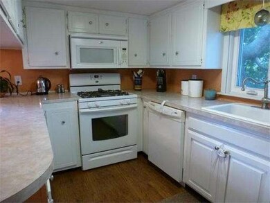 36 Grandview Ave, Fairhaven, MA 02719 - photo 2