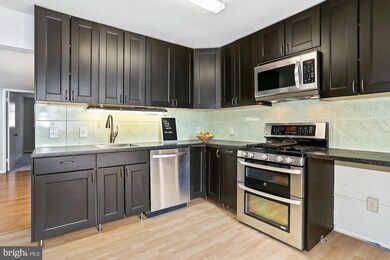 1645 Parkcrest Cir unit 100, Reston, VA 20190 - photo 2