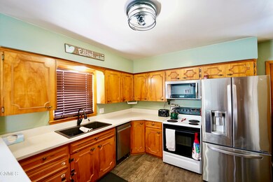 516 6th Ave SE, Jamestown, ND 58401 - photo 2