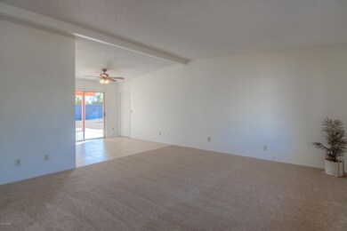 6 Living Room photo a