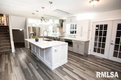 2110 W 29th St, Davenport, IA 52804 - photo 3