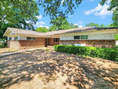 632 Woodcrest Dr, Hurst, TX 76053 - photo 2