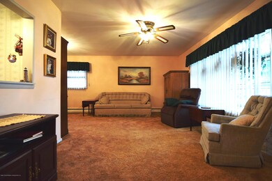 (7) Living Room