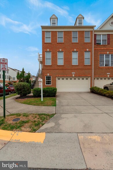 25292 Nesting Square, Chantilly, VA 20152 - photo 2