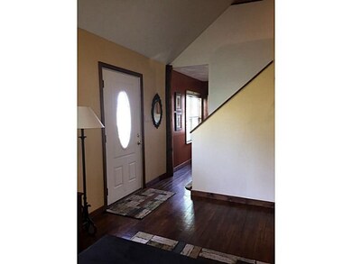 Entry/Foyer.