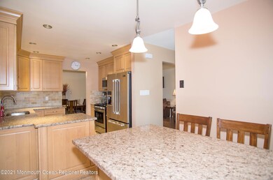 _RMJ8244 eat in kitchen