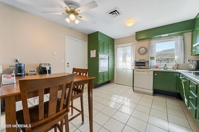 677 New Castle Ct unit B, Lakewood, NJ 08701 - photo 4