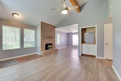 7811 Bateman Ln unit 7811, Houston, TX 77088 - photo 4