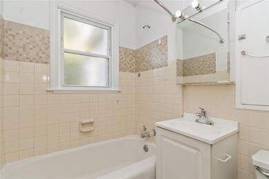 3914 52nd St, Des Moines, IA 50310 - photo 7