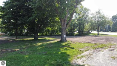 102 Iroquois St unit D, Elk Rapids, MI 49629 - photo 2