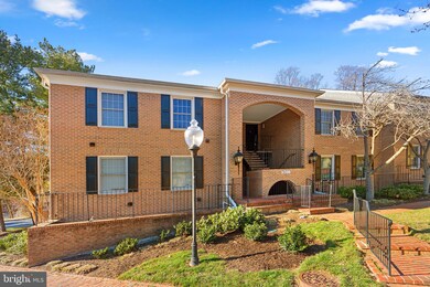 5700 Brewer House Cir unit 201, Rockville, MD 20852 - photo 2